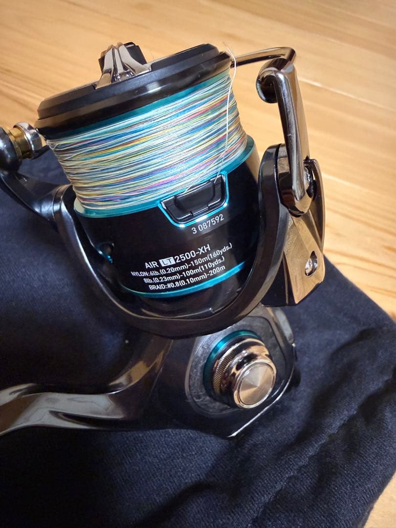 21エメラルダスAIR LT2500-XH スピニングリール