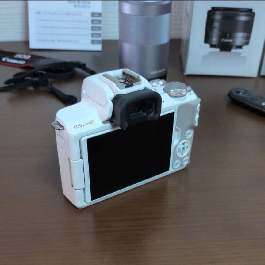 【美品】Canon EOS Kiss M2 ダブルズーム＋22mm単焦点レンズ