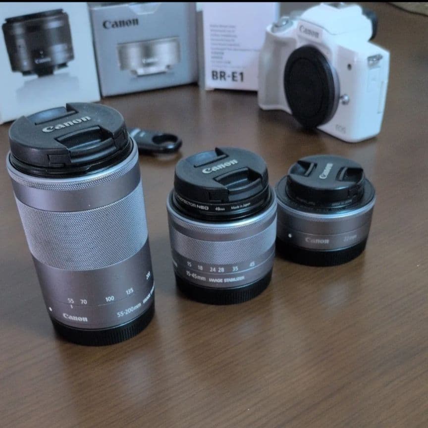 【美品】Canon EOS Kiss M2 ダブルズーム＋22mm単焦点レンズ