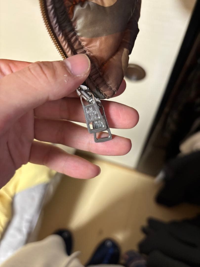 MONCLER 迷彩柄 ダウンベスト フード付き