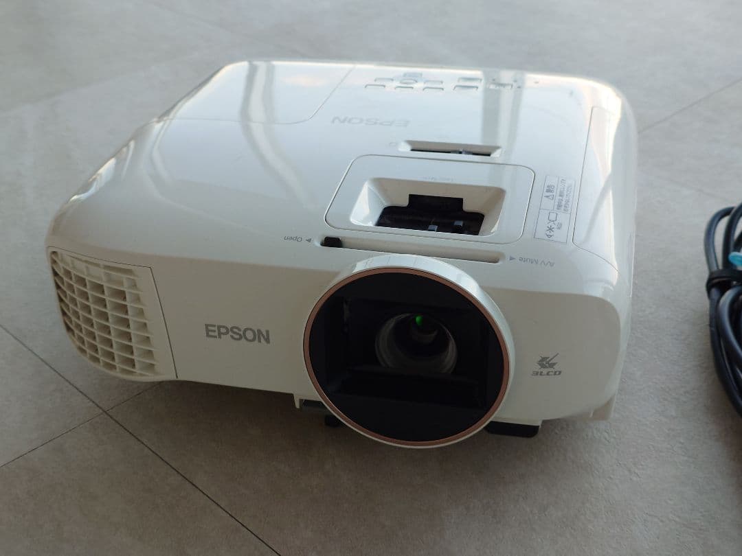 EPSON EH-TW5825 プロジェクター 高評価モデル リモコン付