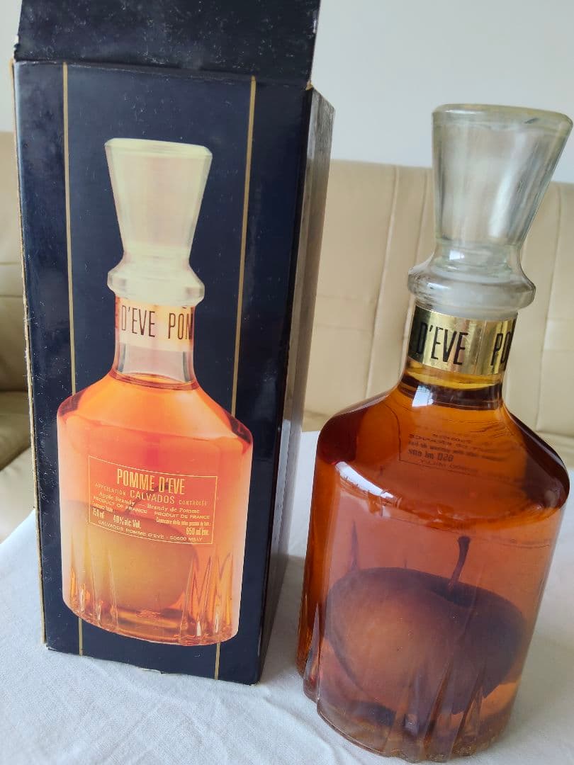 （仏）ポム·ド·イブ カルバドス 丸ごとりんご 入り ブランディ 古酒