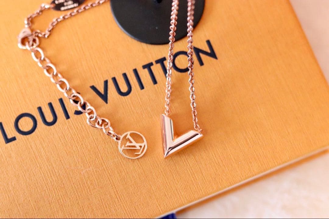 y*y様 ルイヴィトン エセンシャルV ローズゴールド ネックレス ペンダント