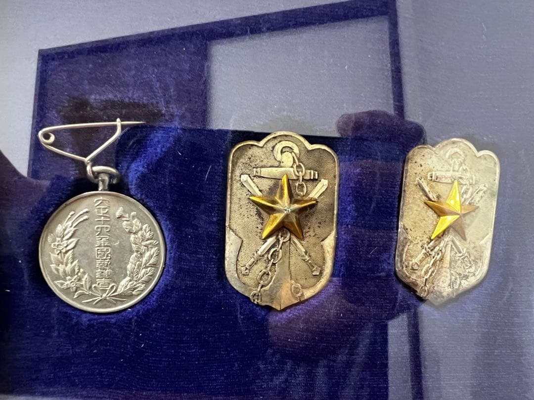 軍事メダルと勲章の額装コレクション