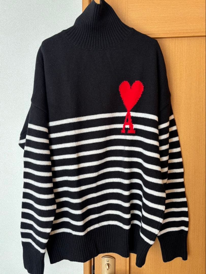 人気デザイン 美品 アミ ハートロゴ入り タートルネック ニット ボーダー