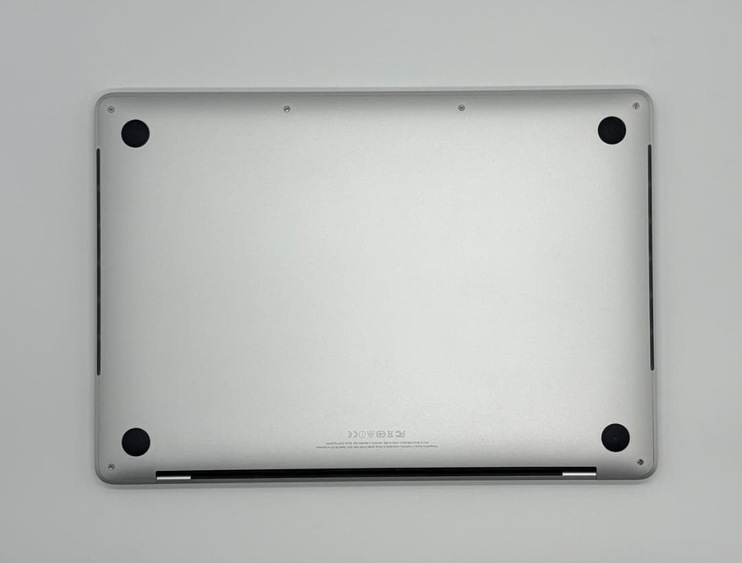 MacBook Pro (13\"、2016)　8GB、256GB、タッチバー