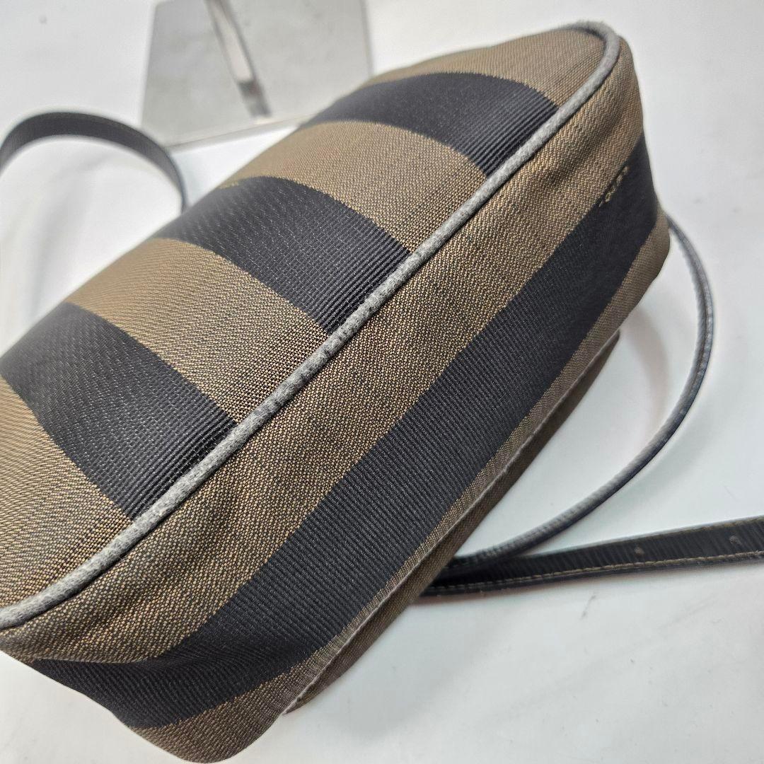 美品 FENDI ショルダーバッグ ペカン柄 キャンバス レザー