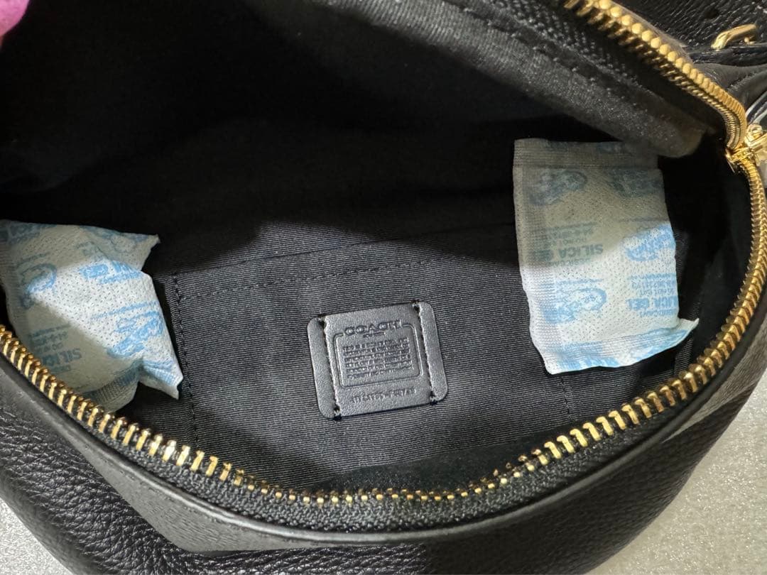 P*E様 ☆正規店購入新品☆COACH バムバック 黒(ボディバッグ)