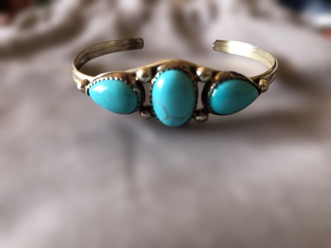 ターコイズ・コーラル装飾バングル、リング３点セット