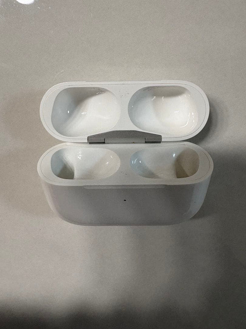 AirPods Pro 本体 【左のみ作動、右音無し】充電ケース付き