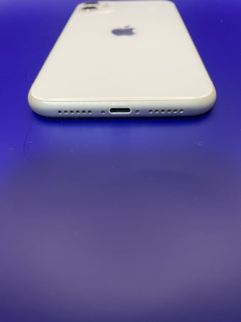 美品✨　iPhone 11 128GB ホワイト　バッテリー新品100％