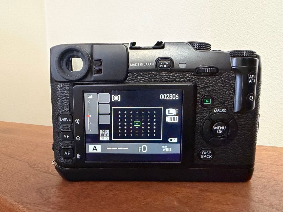 富士フィルム X-Pro1 ミラーレスデジタルカメラ グリップ縦吊り改造純正付