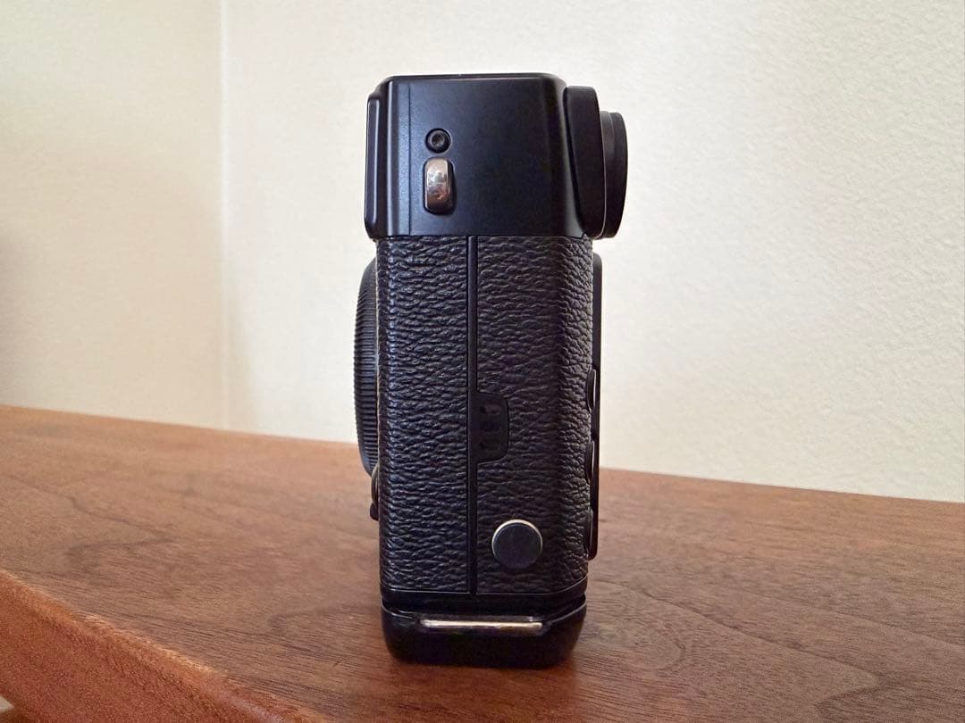 富士フィルム X-Pro1 ミラーレスデジタルカメラ グリップ縦吊り改造純正付