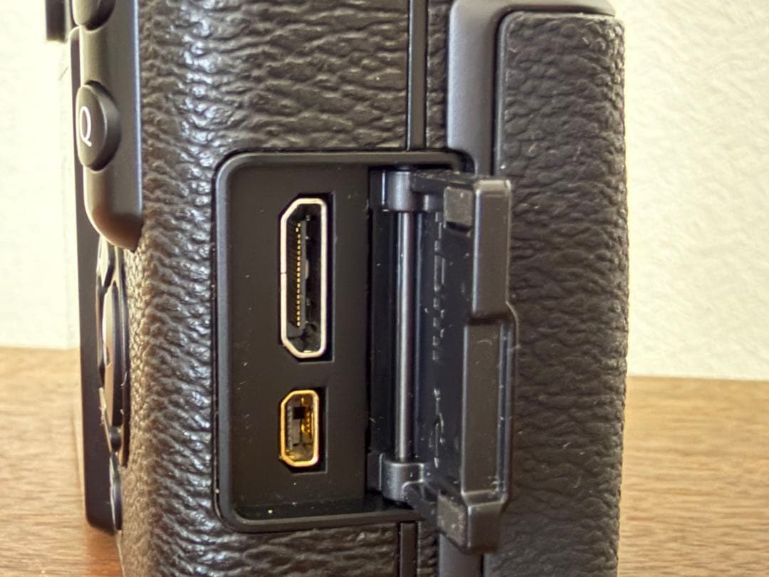 富士フィルム X-Pro1 ミラーレスデジタルカメラ グリップ縦吊り改造純正付