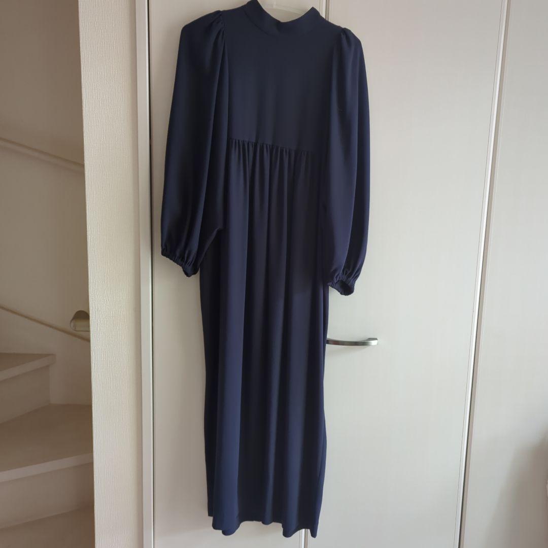 美品　2024 アセテートバックサテンジョーゼットワンピース　ネイビー