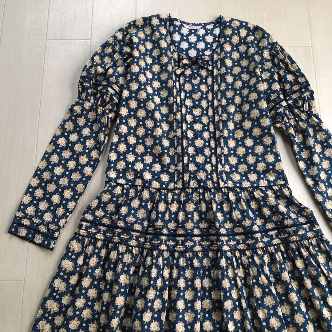 ワンダフルワールド 花柄 ピンタック マトンスリーブ 紺色 ワンピース