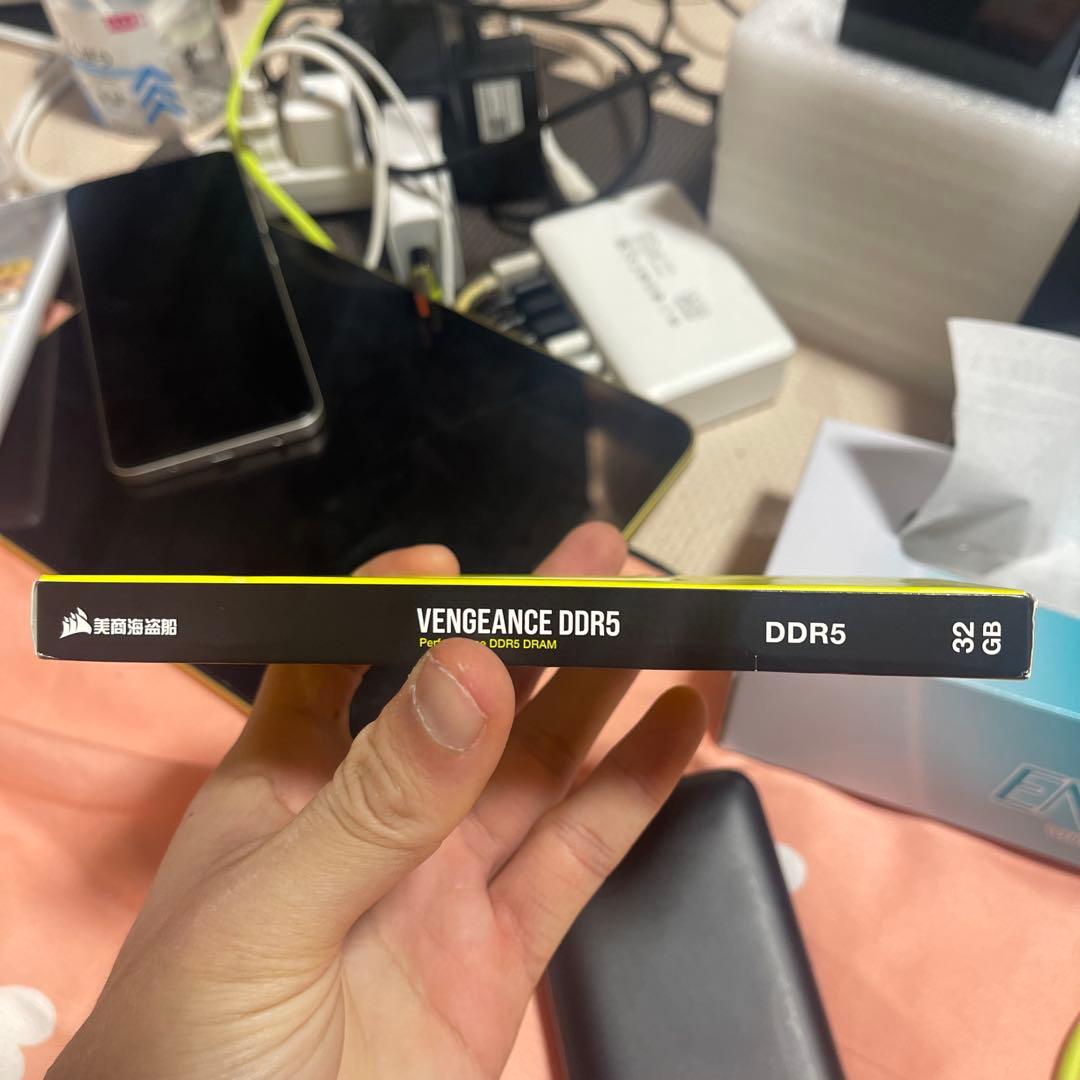 VENGEANCE DDR5 32GB メモリ