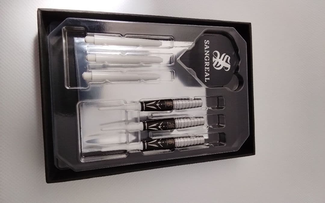 チ*ー様 サングリアル!坂口優希恵!極美品!新品同品!付録未開封!ダーツセット