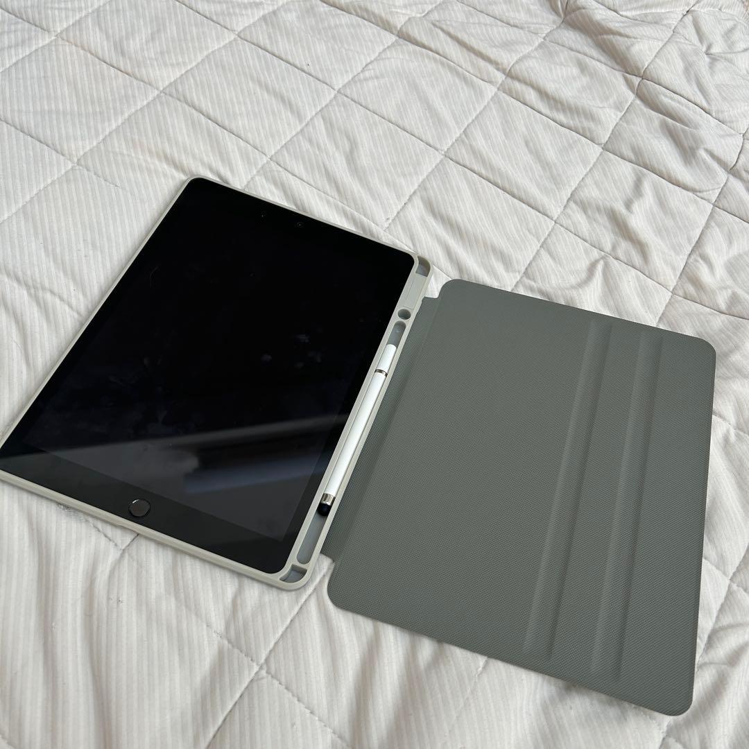 iPad 第7世代 128GB スペースグレイ　タッチペン、ケース付き