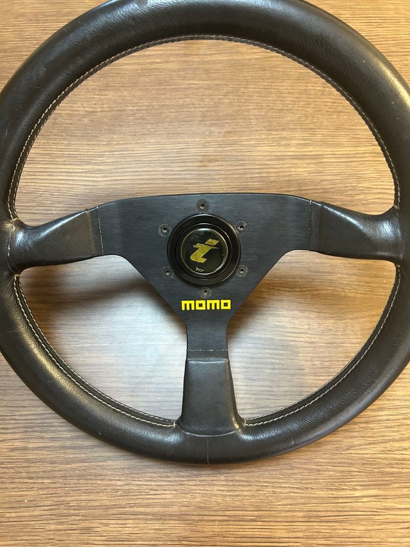 momo ステアリングハンドル 3本スポーク 黒