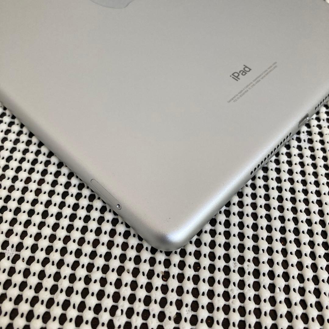 60 極美品新品級☆電池ほぼ新品☆iPad6 第6世代 32GB SIMフリー☆