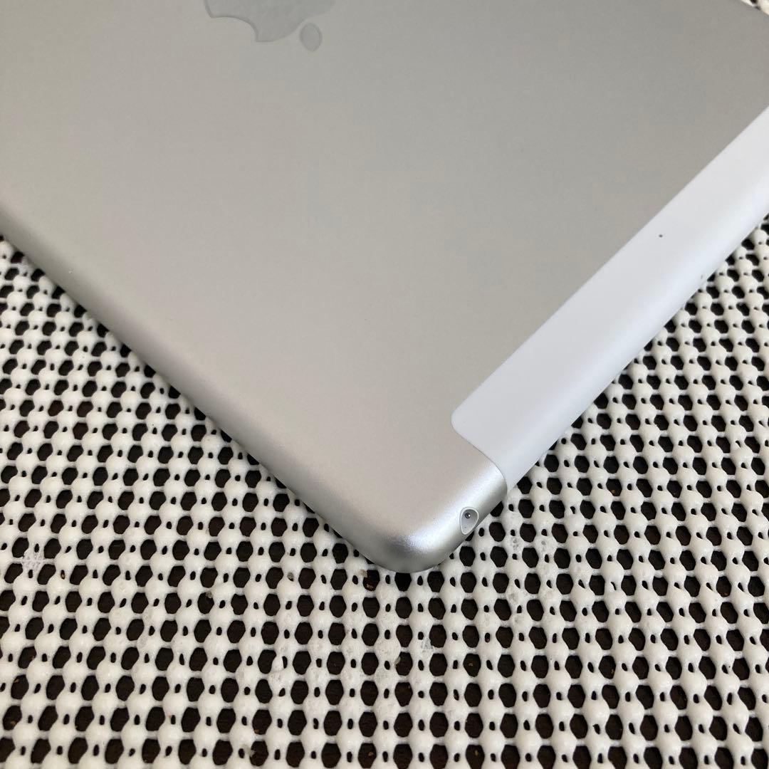 60 極美品新品級☆電池ほぼ新品☆iPad6 第6世代 32GB SIMフリー☆