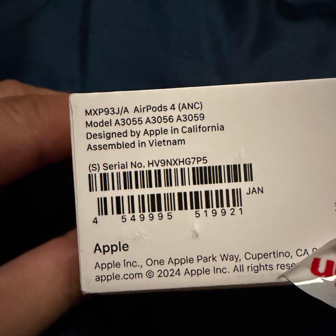 【ほぼ新品】Apple Airpods ４ノイズキャンセリング機能搭載モデル