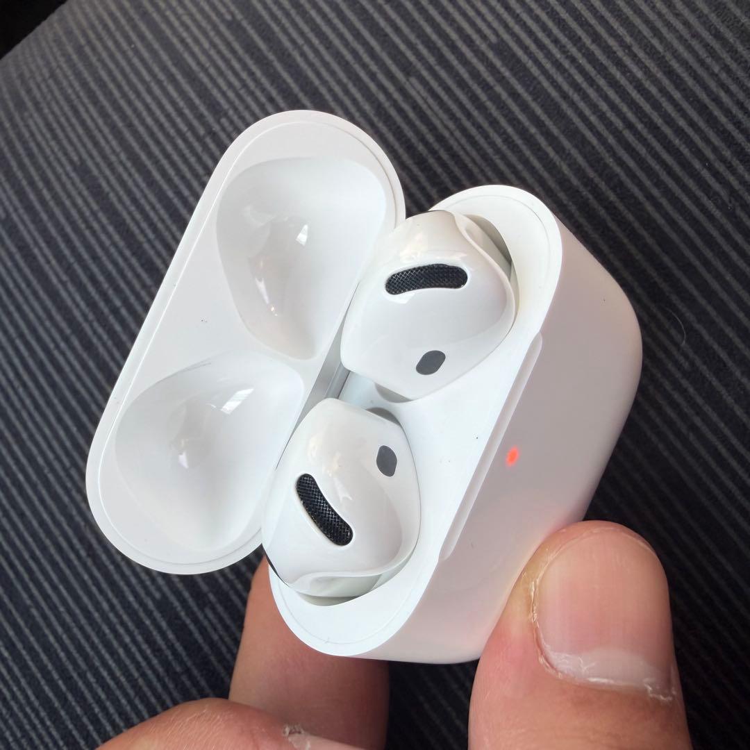 【ほぼ新品】Apple Airpods ４ノイズキャンセリング機能搭載モデル