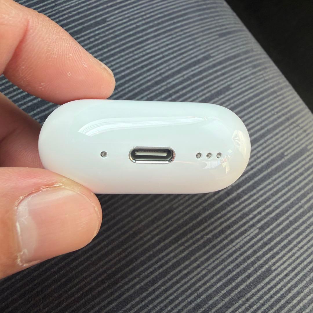 【ほぼ新品】Apple Airpods ４ノイズキャンセリング機能搭載モデル