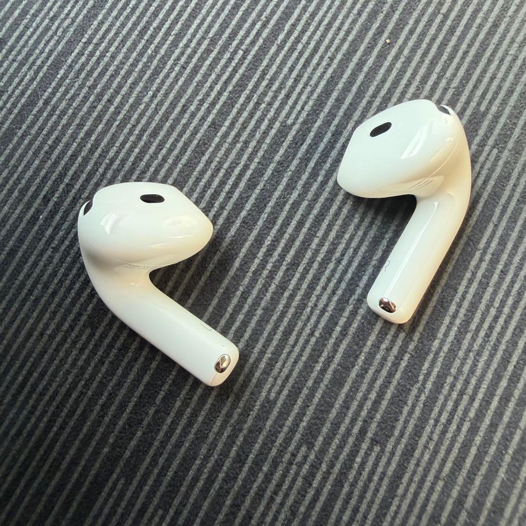 【ほぼ新品】Apple Airpods ４ノイズキャンセリング機能搭載モデル