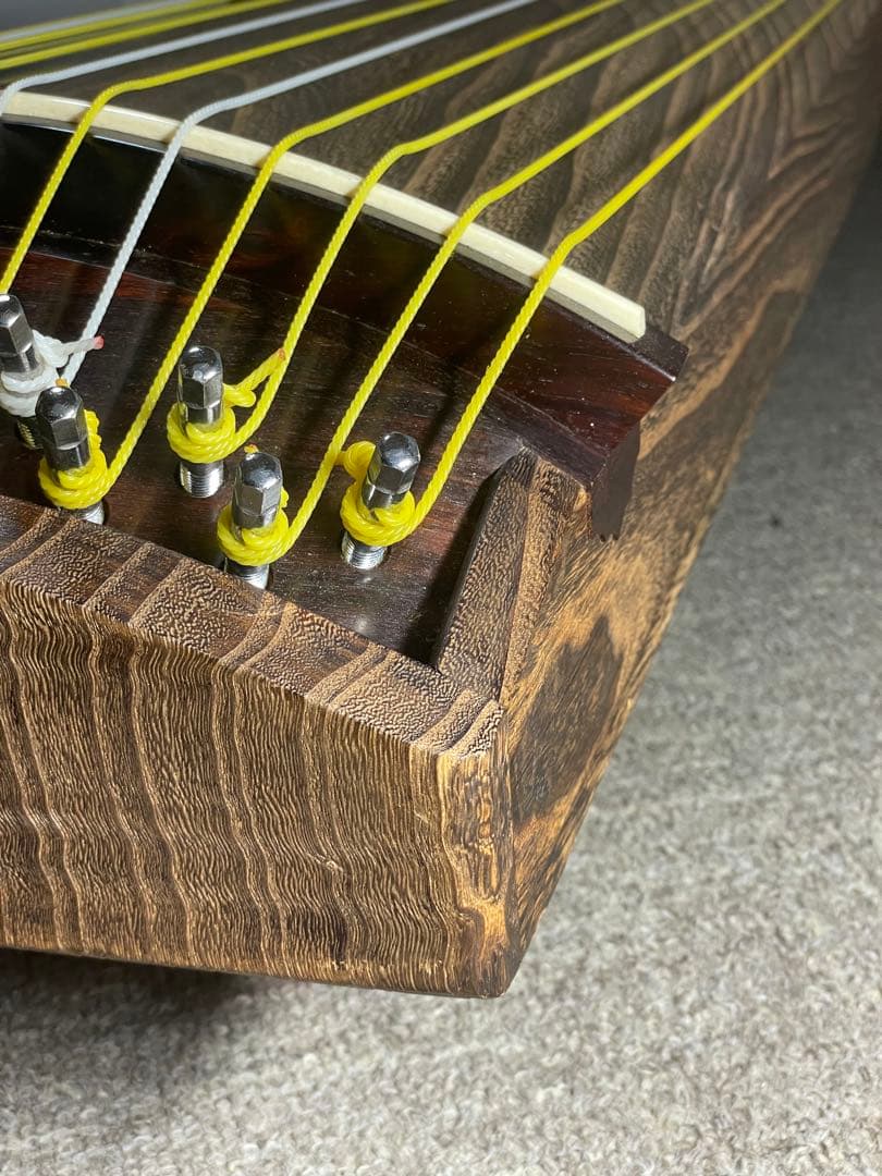 十七絃筝 紅木巻き、専用ケース付き，十七弦柱（大），十七絃猫足，ハンドル