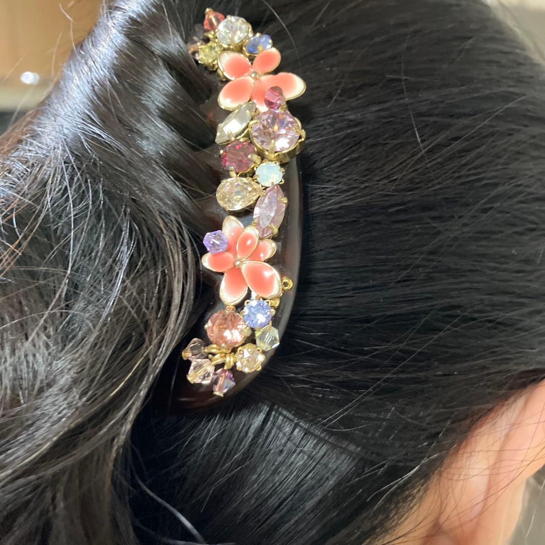 Complex Bizのスワロフスキー・クリスタルとフラワーモチーフのコーム