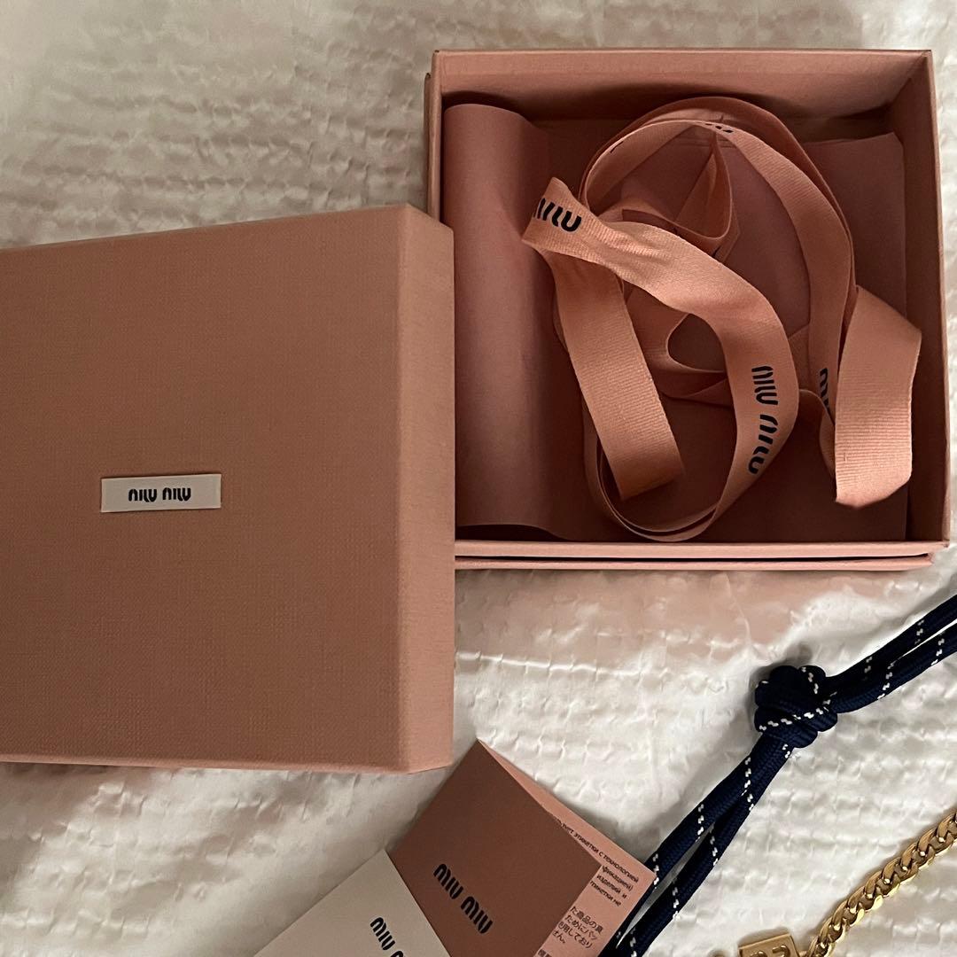 miumiuレザーxコードxメタル トリック バッグチャーム