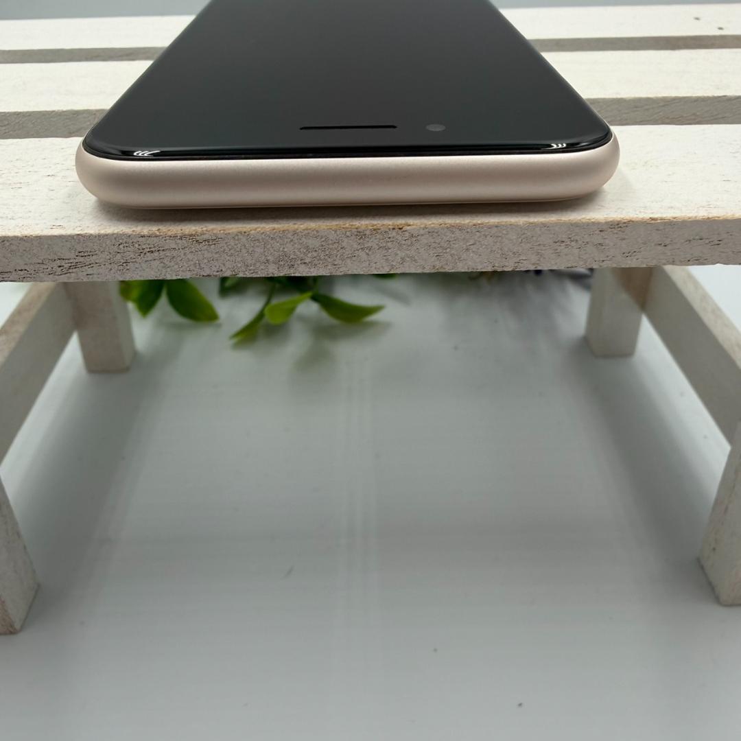 iPhone SE第3世代 64GB スターライト 414