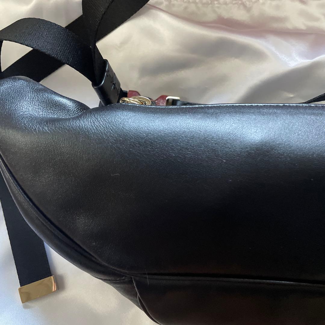 Roger Vivier ブラック ボディバッグ