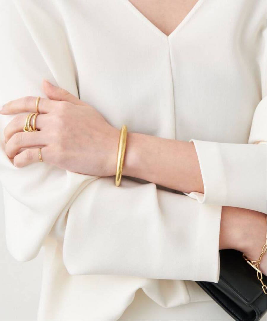 ガブリエラ アルティガス　INFINITE TUSK CUFF Cバングル