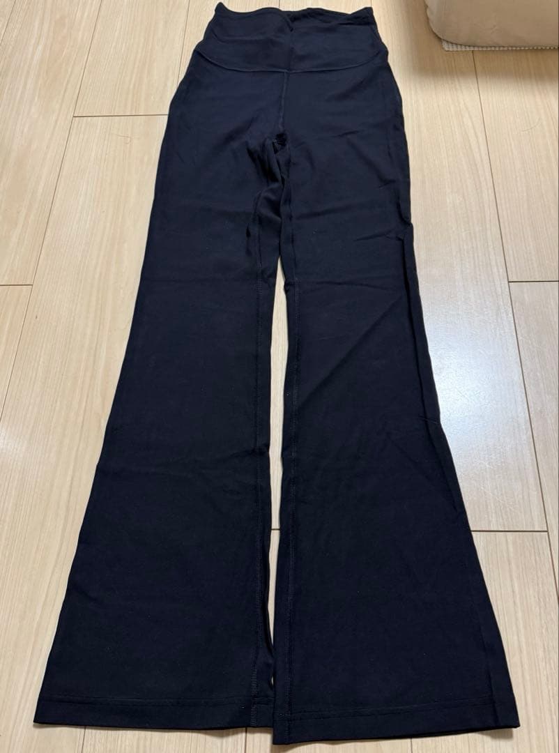 新品未使用Lululemon ハイウエスト ブラックフレア ヨガパンツ レギンス