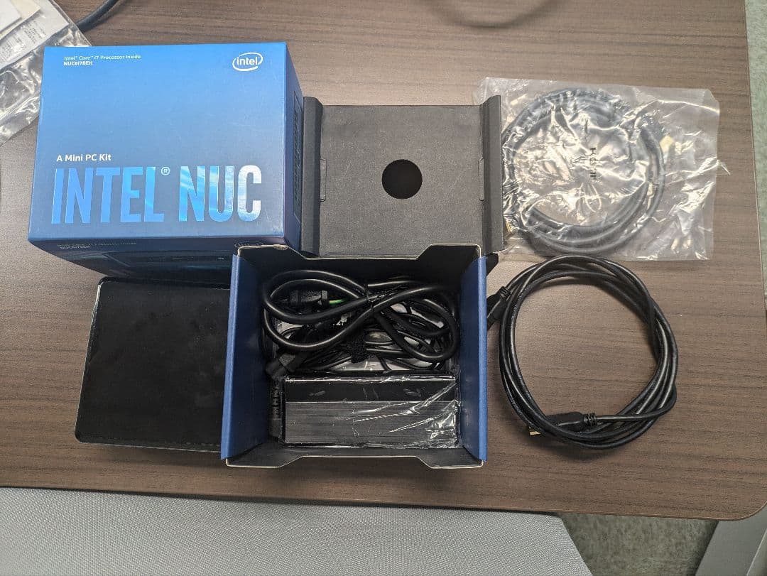 Logicool 会議室ソリューション MeetUp ミートアップ nuc