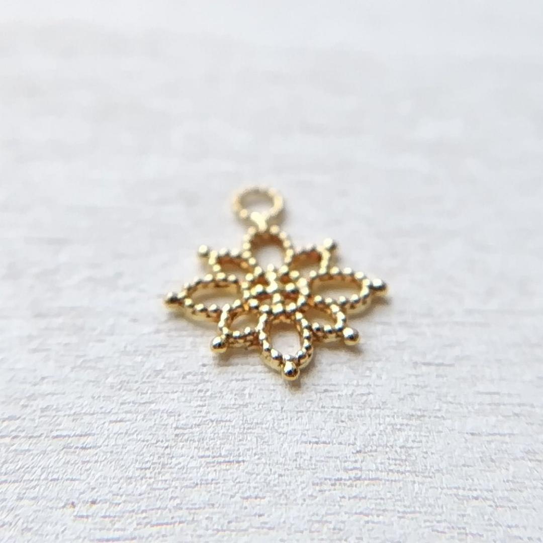 ku6 18K チャーム 雪の結晶　バチカン　丸カン