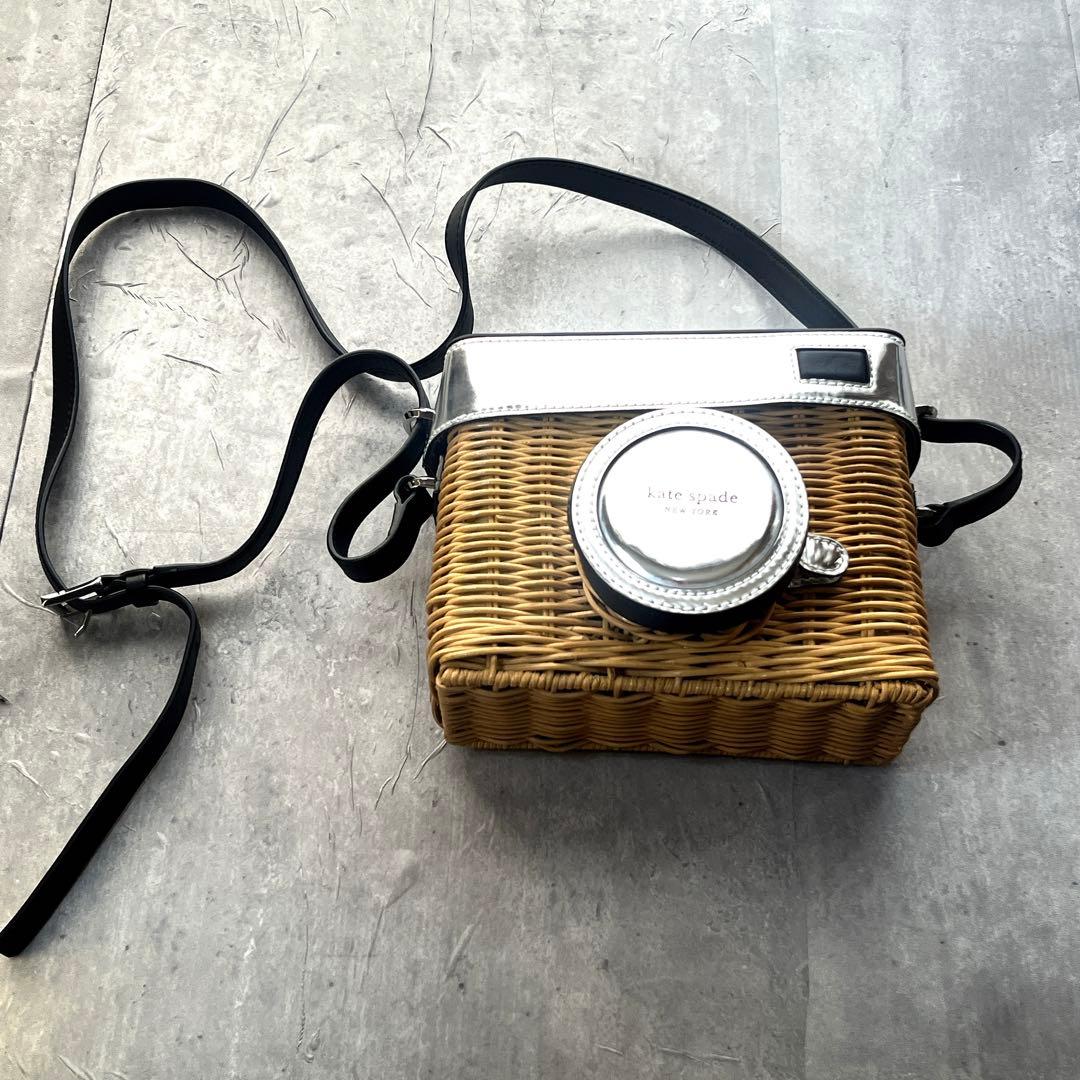 未使用 完売品　ケイトスペード カゴバック カメラ ショルダーバッグ　シルバー