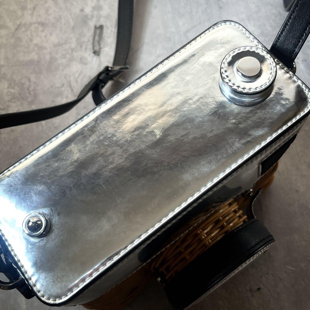 未使用 完売品　ケイトスペード カゴバック カメラ ショルダーバッグ　シルバー