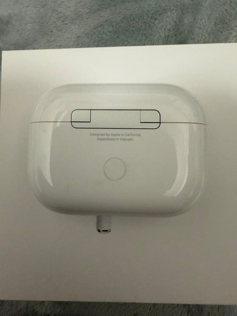 【美品】AirPods Pro 第2世代 USB-C 本体 箱、イヤーチップ付き