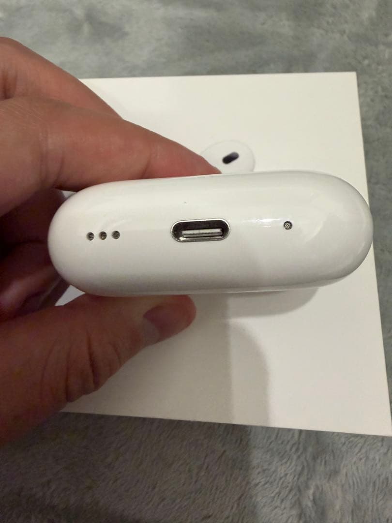 【美品】AirPods Pro 第2世代 USB-C 本体 箱、イヤーチップ付き