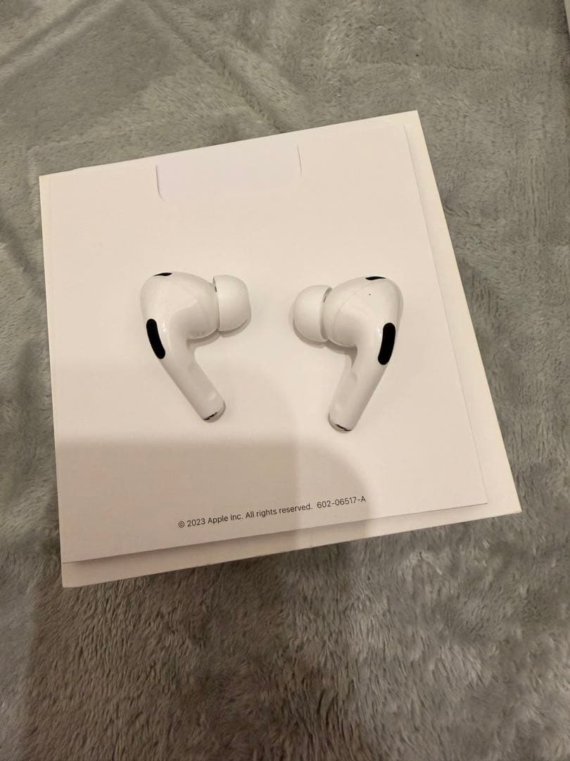 【美品】AirPods Pro 第2世代 USB-C 本体 箱、イヤーチップ付き