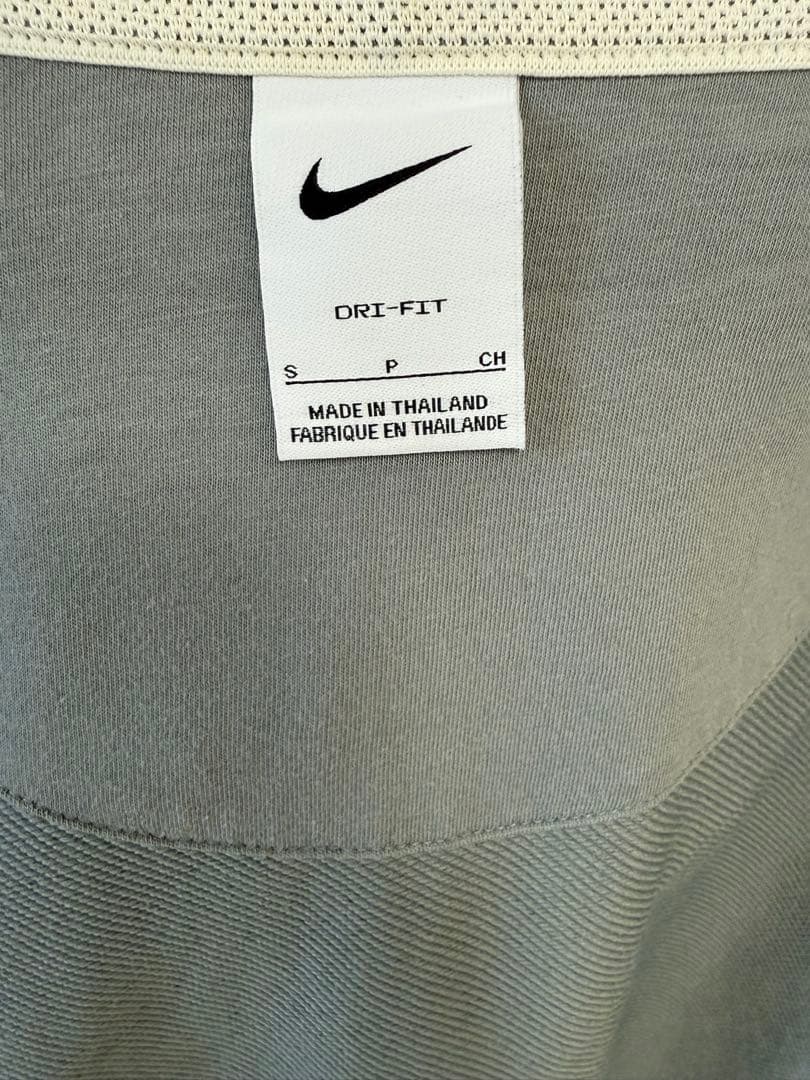 読売ジャイアンツ ナイキ グレー プレーヤートラベルフーディー　サイズS