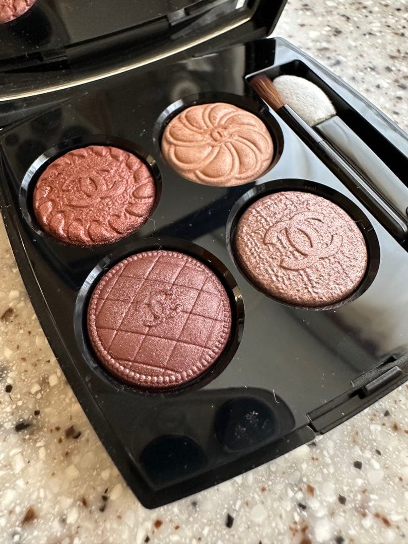 【新品未使用】シャネル レキャトルオンブル ブトン 219 ブトンクチュール