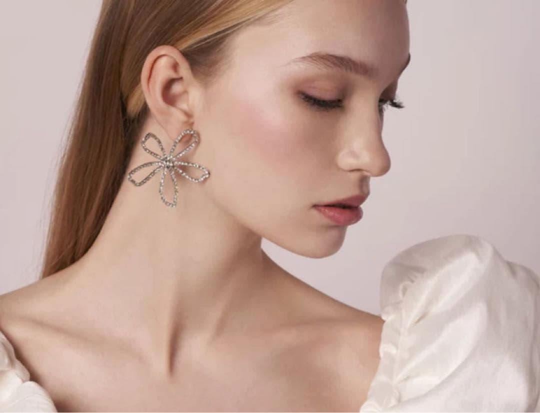 【Elizabeth Bower】エリザベスバウアー イヤリング　ゴールド