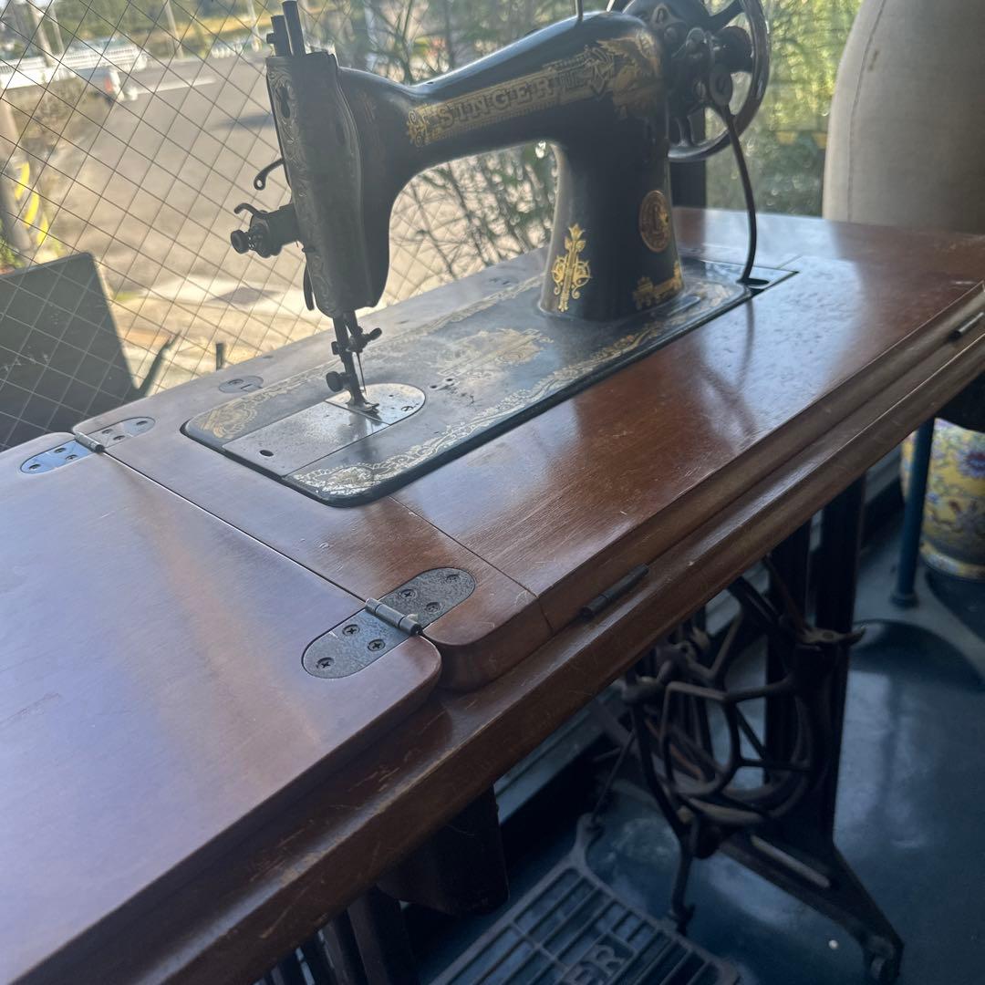 ヴィンテージSINGER 足踏みミシン クラシックデザインディスプレイに！