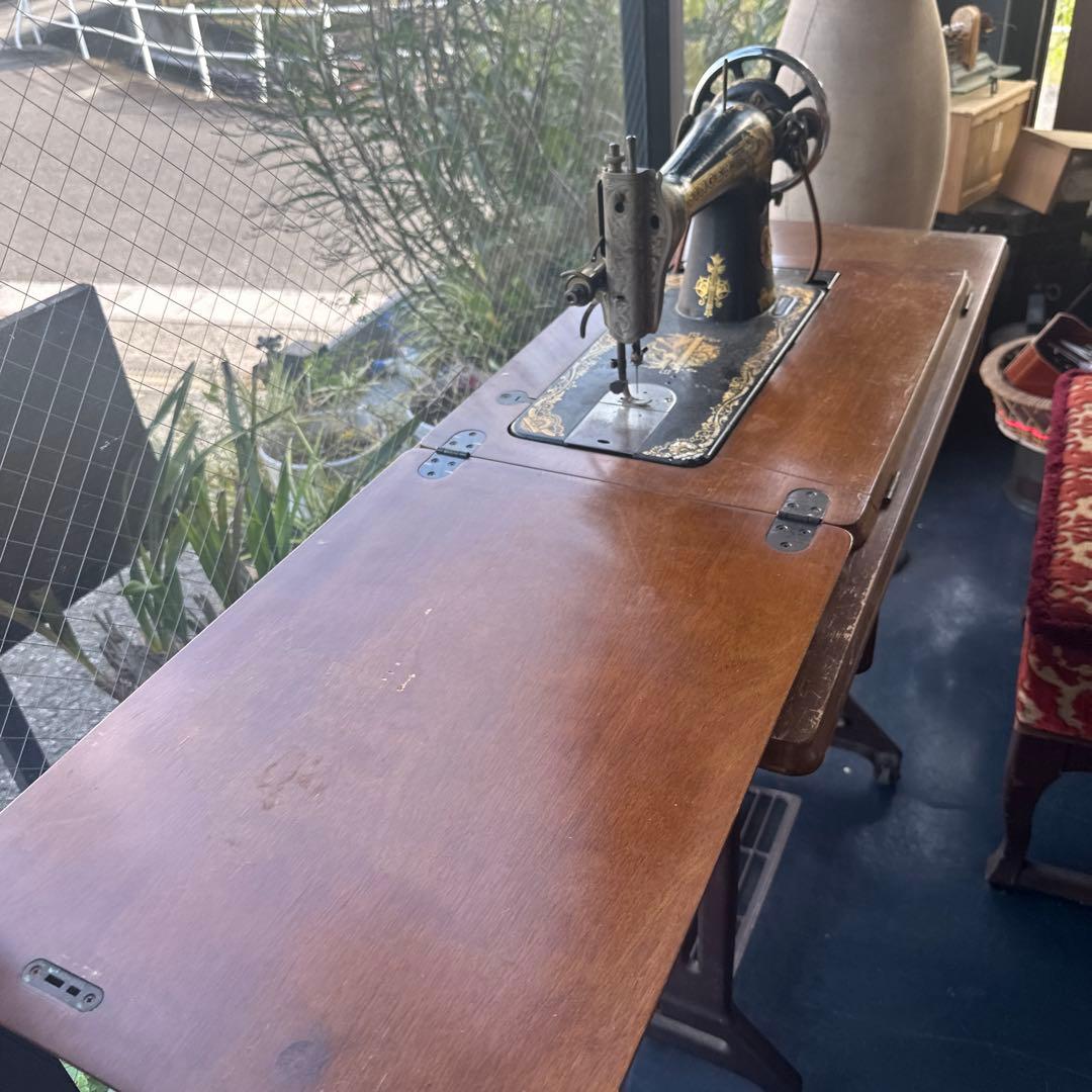 ヴィンテージSINGER 足踏みミシン クラシックデザインディスプレイに！