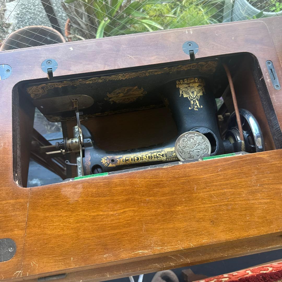 ヴィンテージSINGER 足踏みミシン クラシックデザインディスプレイに！